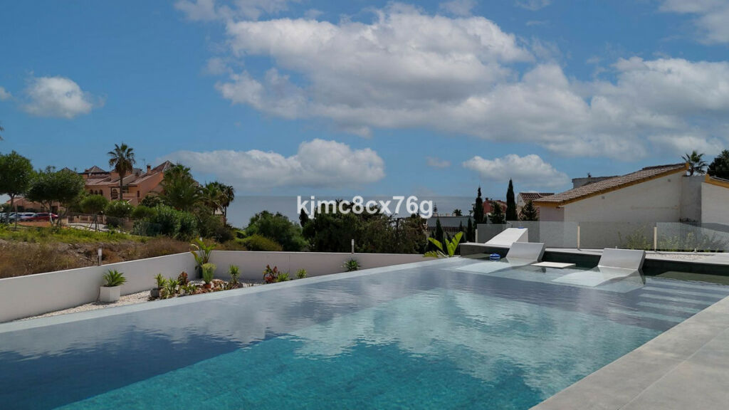 Detached Villa El Faro Málaga - image 5