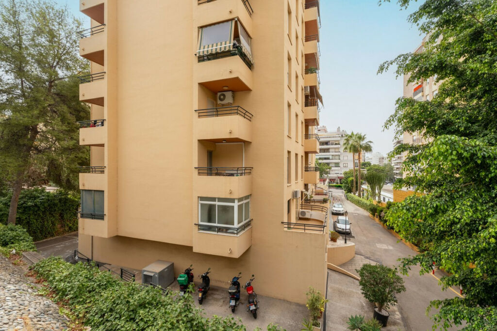 Middle Floor Apartment Marbella Málaga - image 5