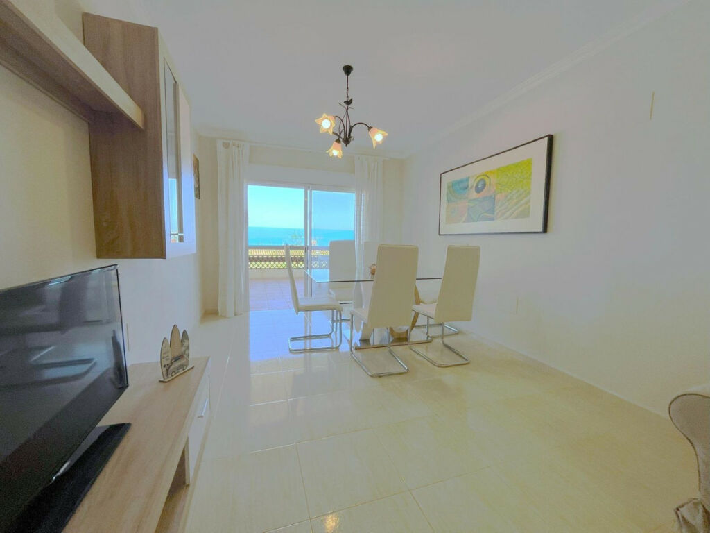 Top Floor Apartment Manilva Málaga - image 5