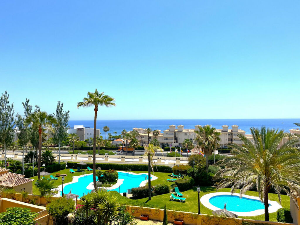Townhouse Estepona Málaga - image 5
