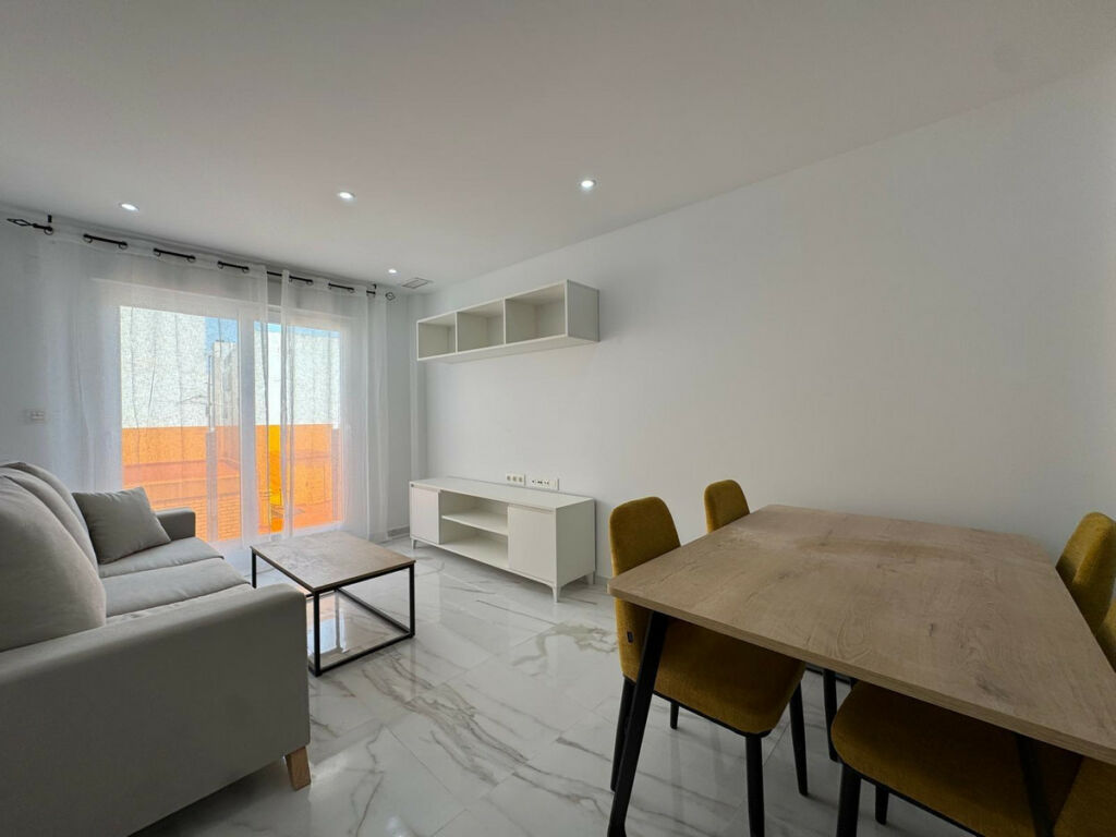 Middle Floor Apartment Torrevieja Alicante - image 5