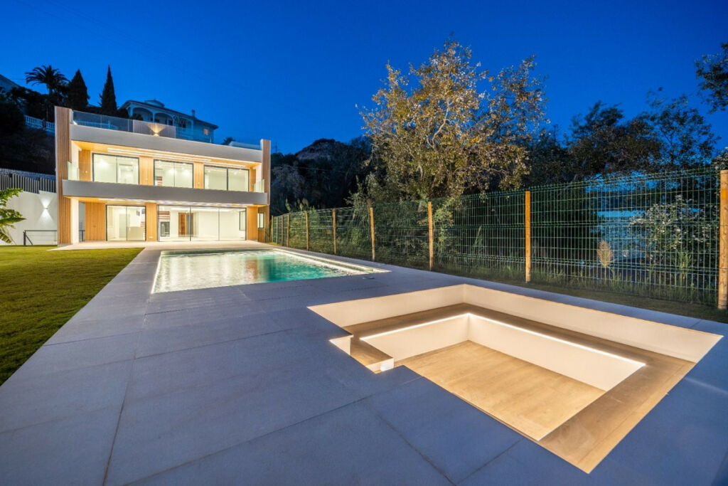 Detached Villa La Capellania Málaga - image 5