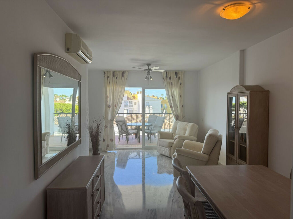 Middle Floor Apartment Calahonda Málaga - image 5