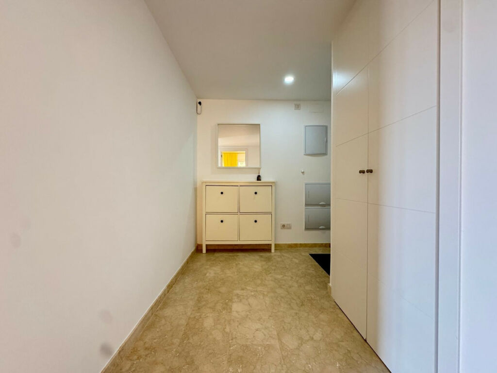 Middle Floor Apartment Torrevieja Alicante - image 5