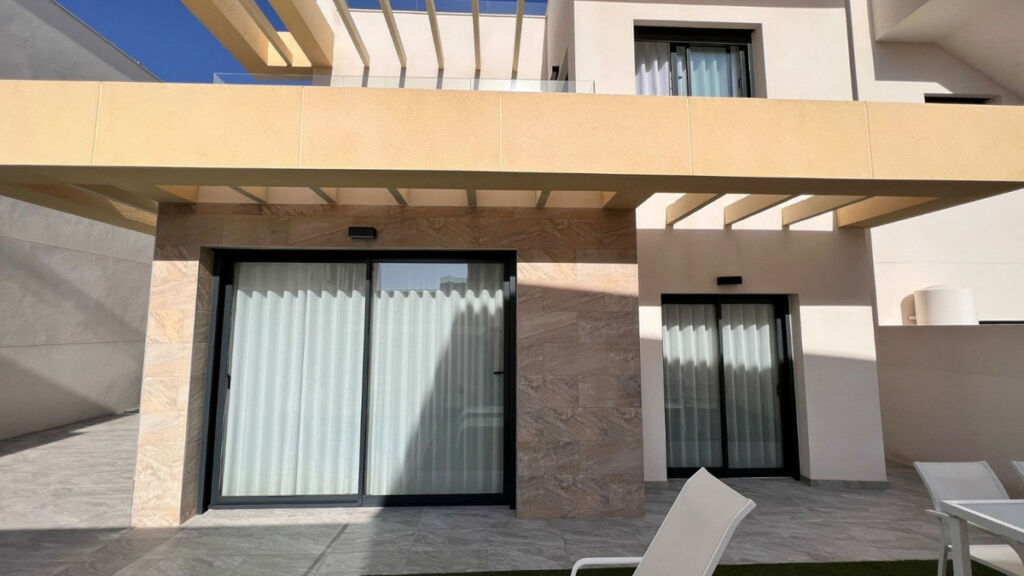 Detached Villa Los Montesinos Alicante - image 5