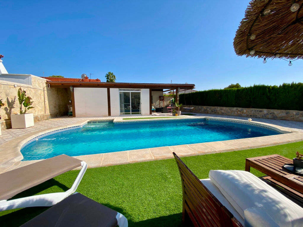 Detached Villa Ciudad Quesada Alicante - image 11