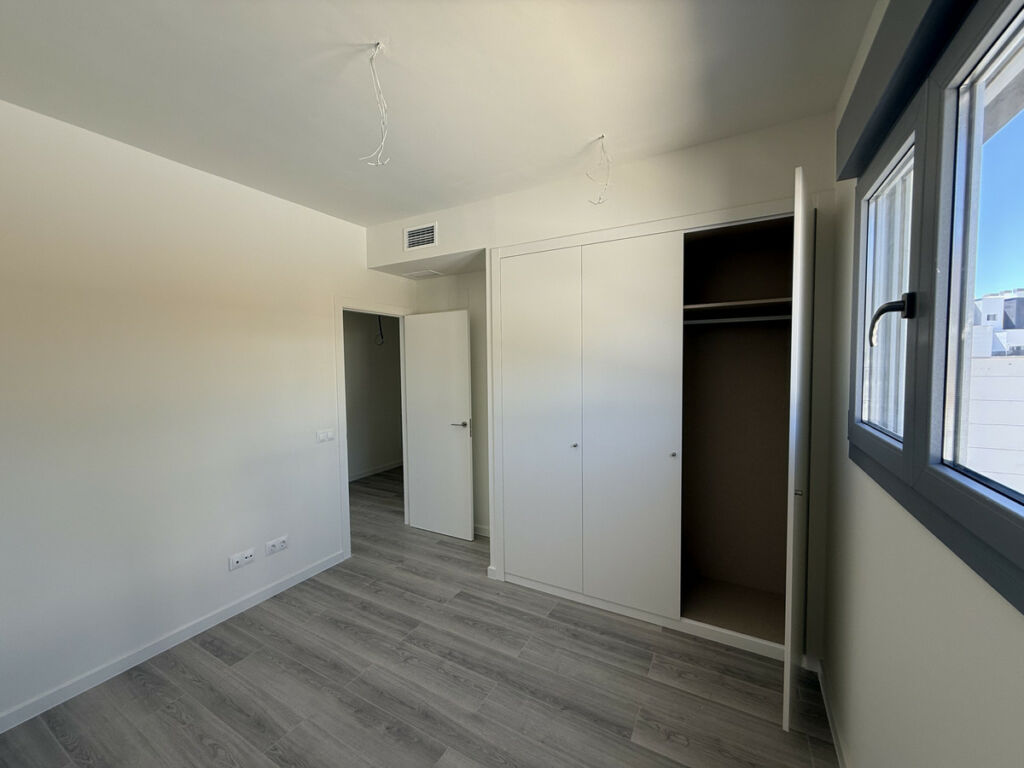 Middle Floor Apartment Estepona Málaga - image 5