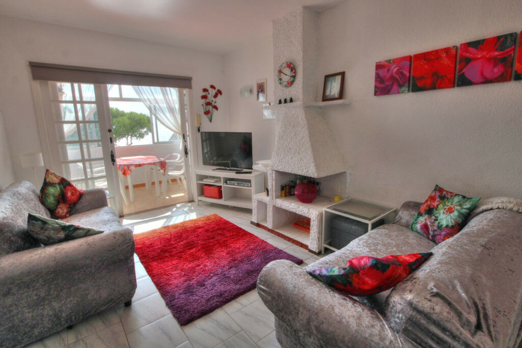 Middle Floor Apartment Torrenueva Málaga - image 4