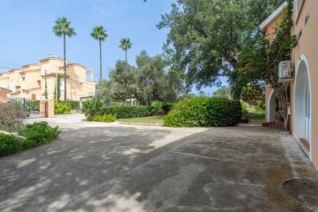 Detached Villa Denia Alicante - image 5