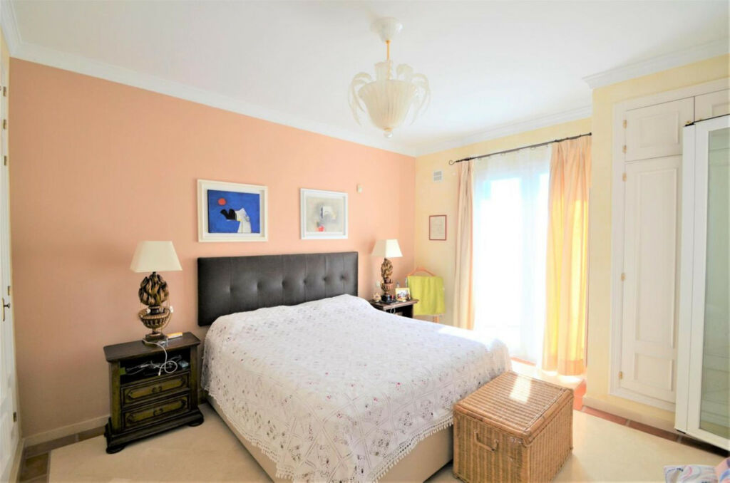 Middle Floor Apartment Casares Playa Málaga - image 5