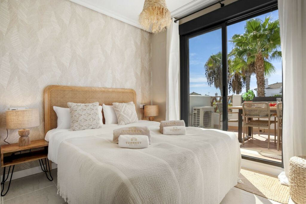 Middle Floor Apartment Estepona Málaga - image 5