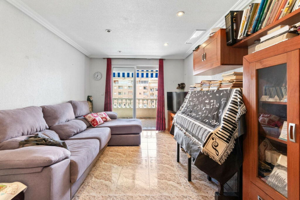 Middle Floor Apartment Torrevieja Alicante