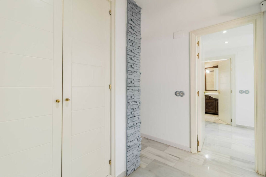 Middle Floor Apartment Estepona Málaga - image 5