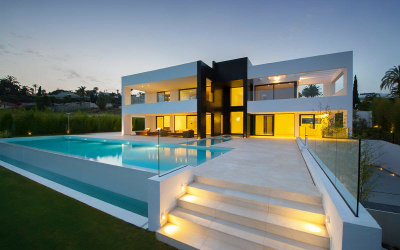 Detached Villa Nueva Andalucía Málaga - image 5