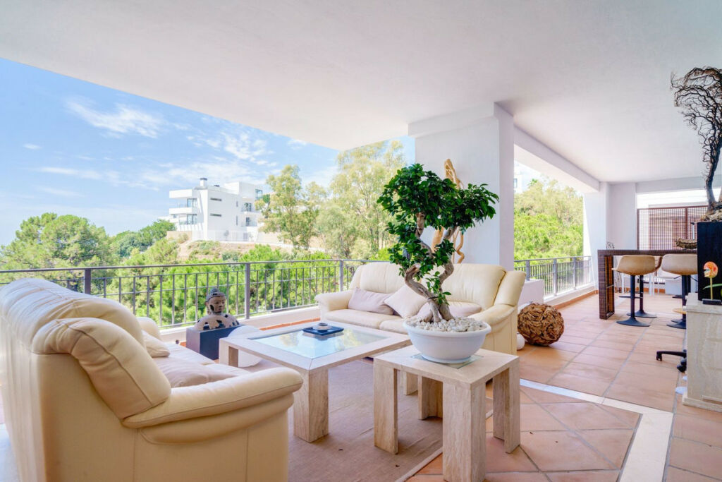 Middle Floor Apartment La Quinta Málaga - image 5