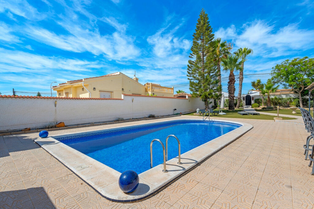Detached Villa Ciudad Quesada Alicante - image 5