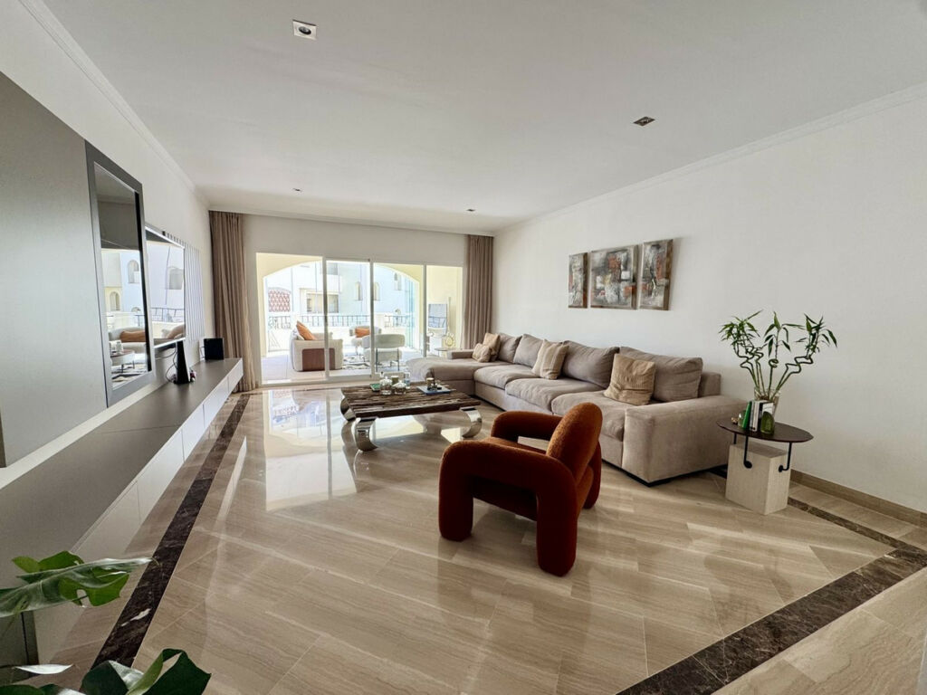 Middle Floor Apartment Elviria Málaga - image 5