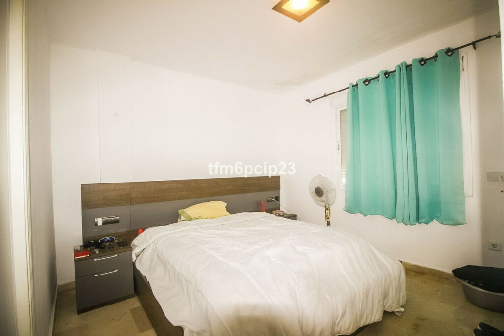 Middle Floor Apartment La Duquesa Málaga - image 5