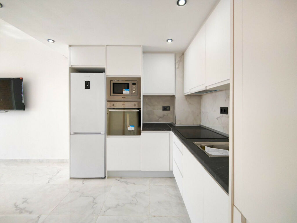 Middle Floor Apartment Punta Prima Alicante - image 5