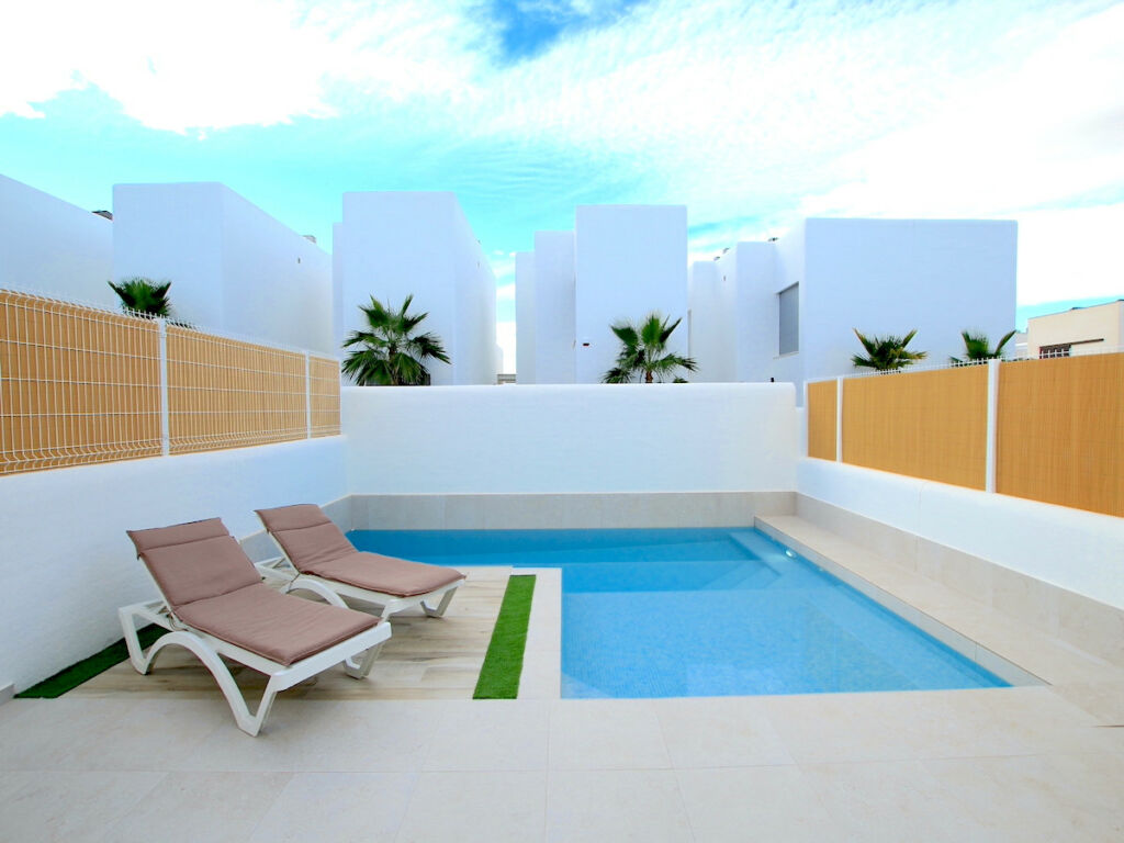 Detached Villa La Marina Alicante - image 5