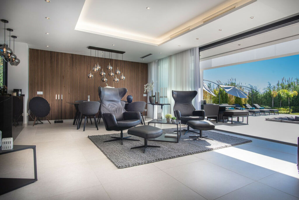 Detached Villa Estepona Málaga - image 5