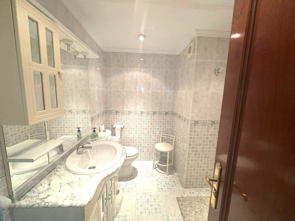 Middle Floor Apartment Benalmadena Málaga - image 50
