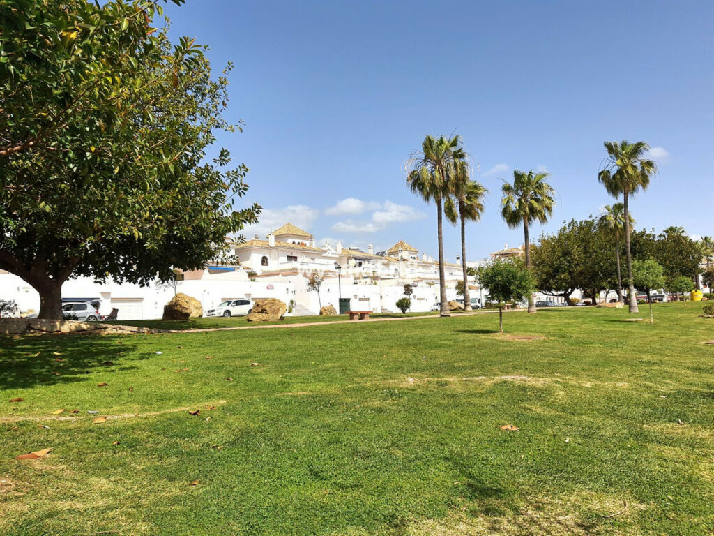 Middle Floor Apartment La Duquesa Málaga - image 50