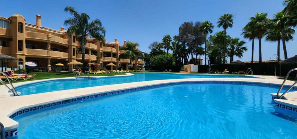 Middle Floor Apartment Calahonda Málaga - image 50