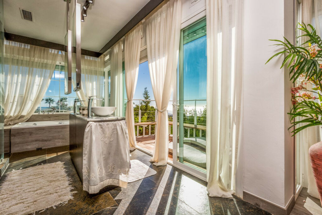 Detached Villa Estepona Málaga - image 50