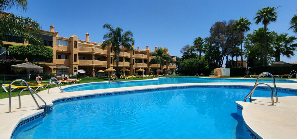 Middle Floor Apartment Calahonda Málaga - image 51