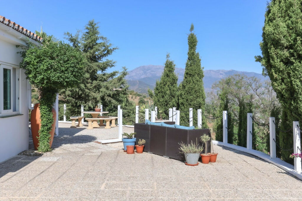 Detached Villa Guaro Málaga - image 51