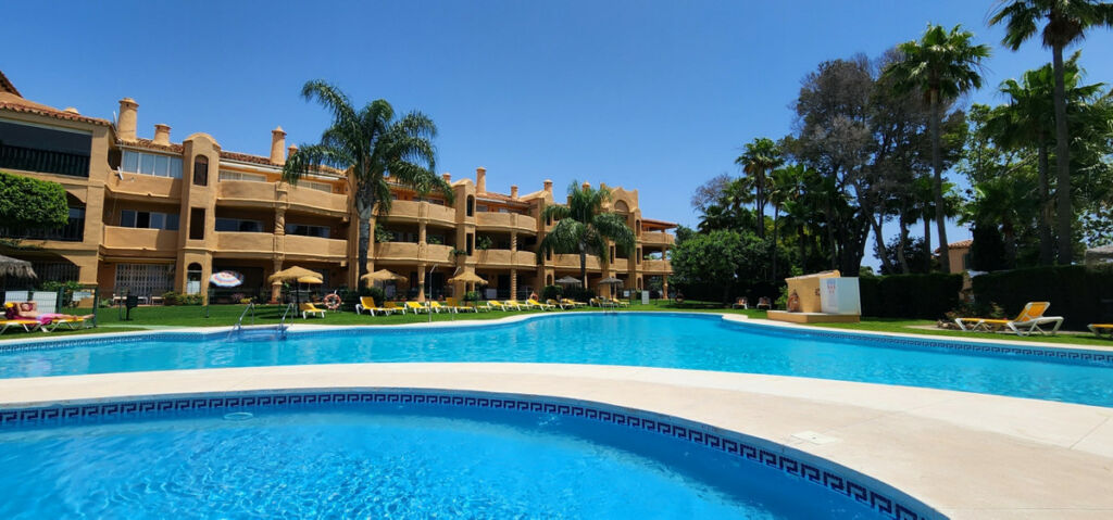 Middle Floor Apartment Calahonda Málaga - image 52