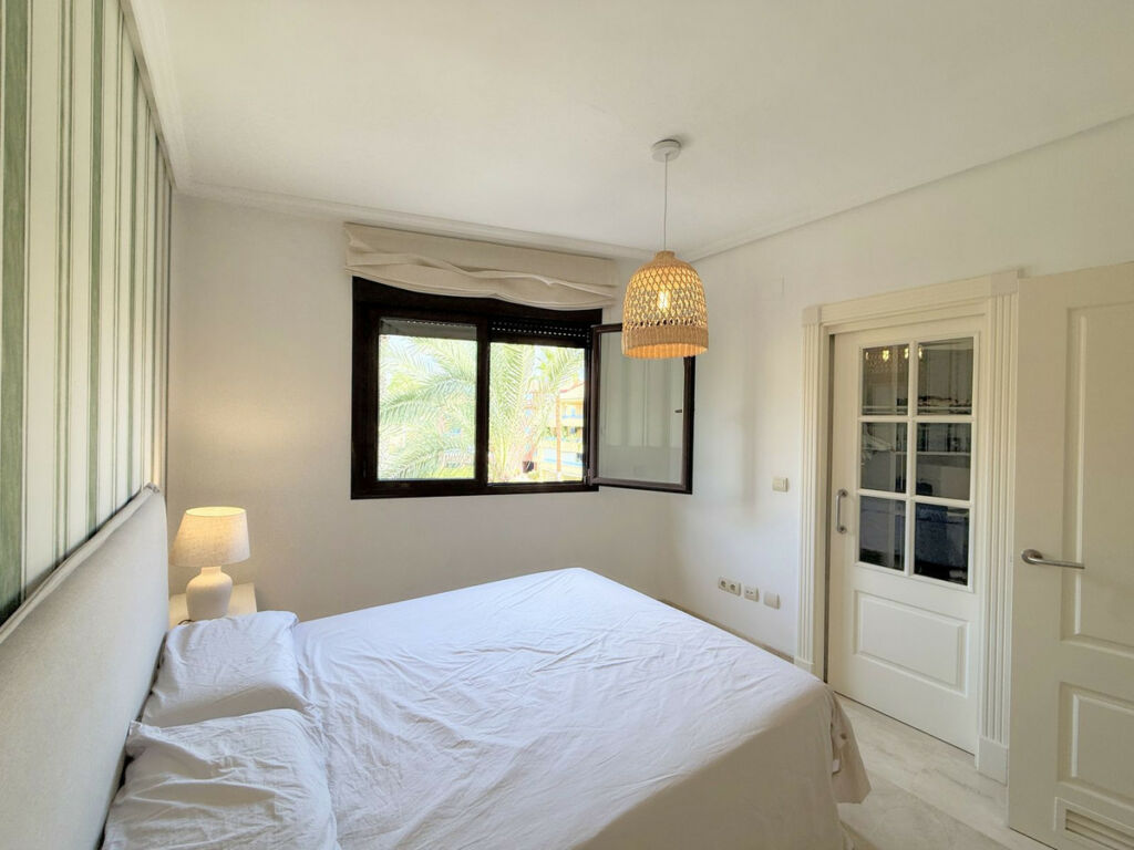 Middle Floor Apartment Sotogrande Puerto Cádiz - image 32