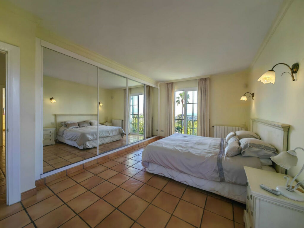 Detached Villa Estepona Málaga - image 52
