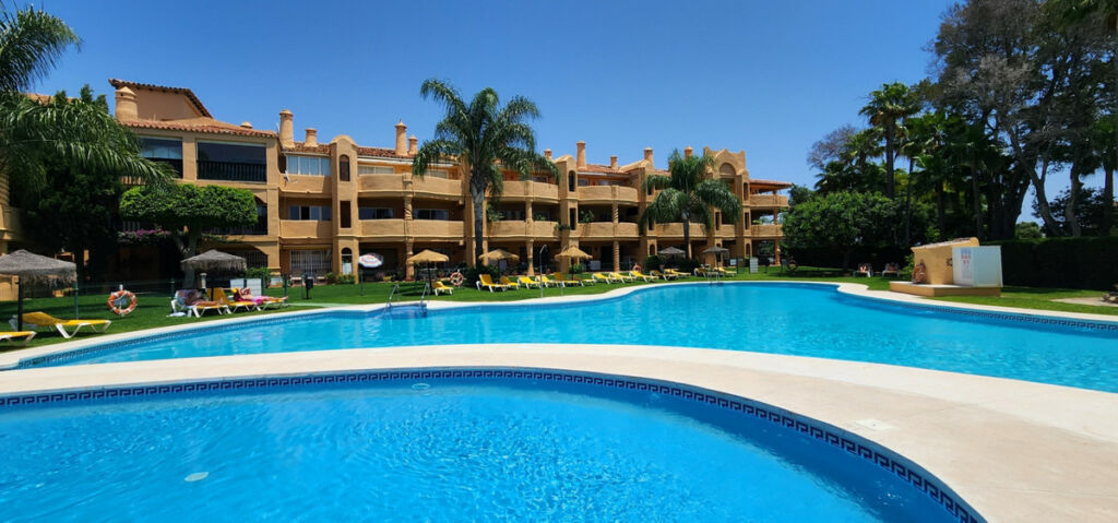 Middle Floor Apartment Calahonda Málaga - image 53