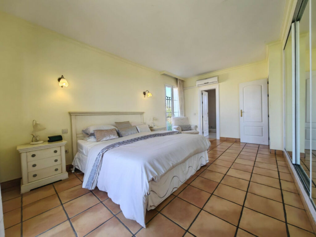 Detached Villa Estepona Málaga - image 53