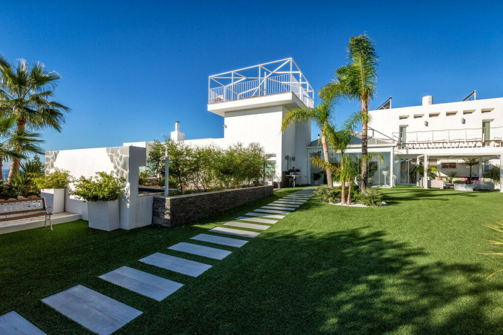 Detached Villa Estepona Málaga - image 54