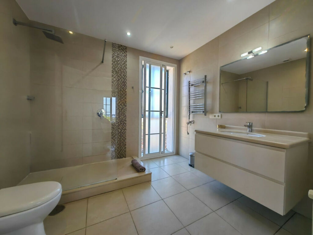 Detached Villa Estepona Málaga - image 54