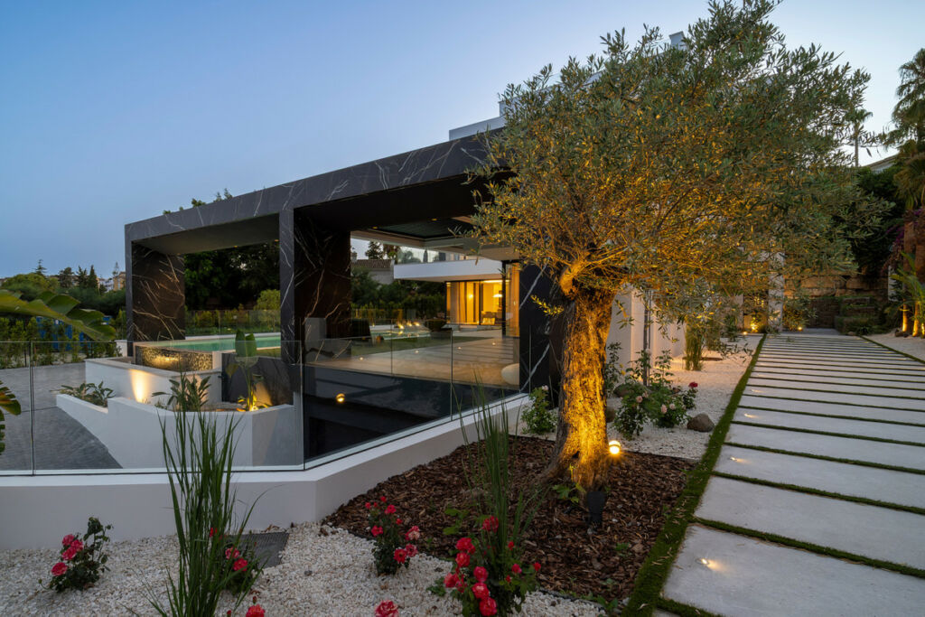 Detached Villa El Paraiso Málaga - image 57