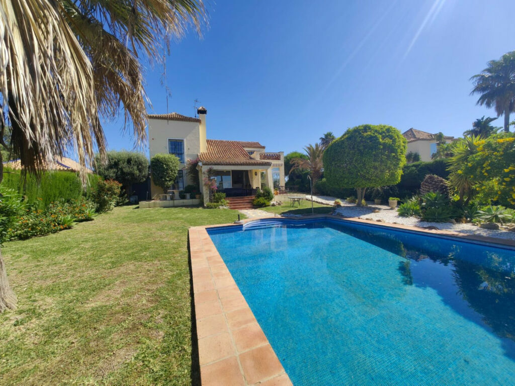 Detached Villa Estepona Málaga - image 59