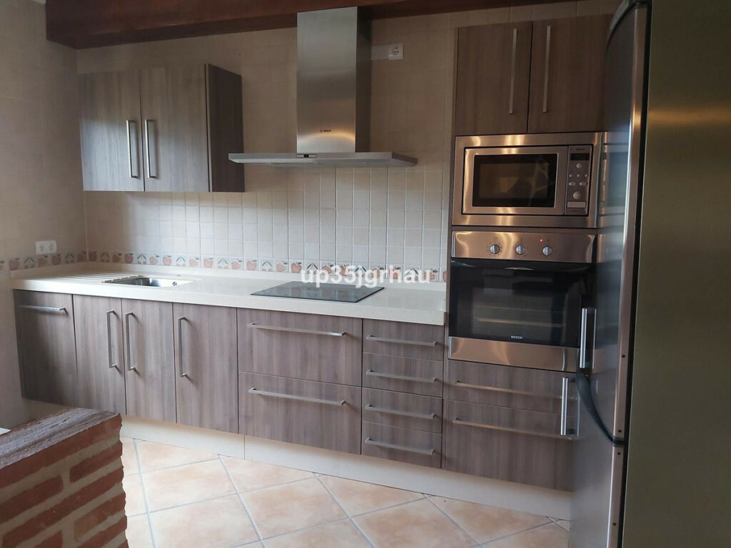 Detached Villa Estepona Málaga - image 6