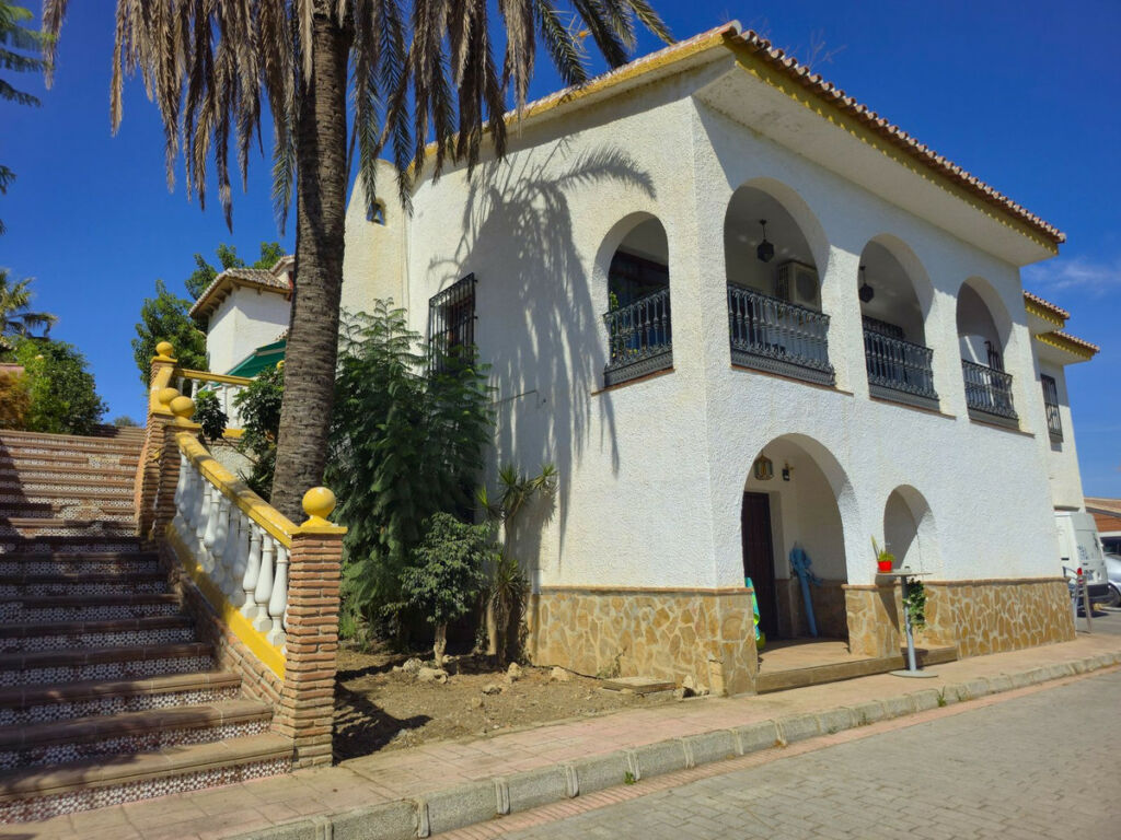 Detached Villa Almayate Málaga - image 6