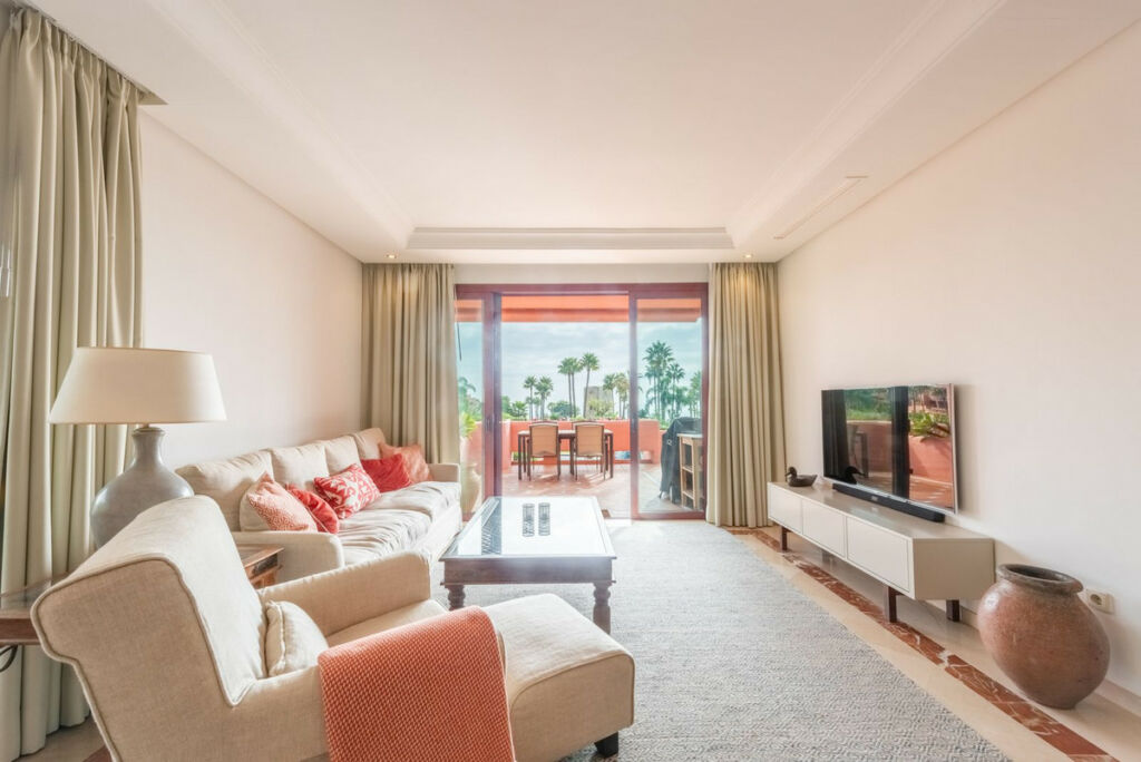 Middle Floor Apartment New Golden Mile Málaga - image 6