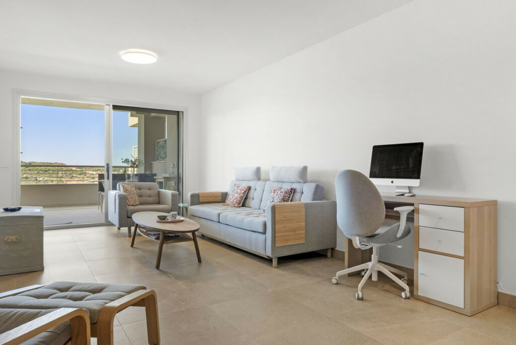 Middle Floor Apartment Estepona Málaga - image 6