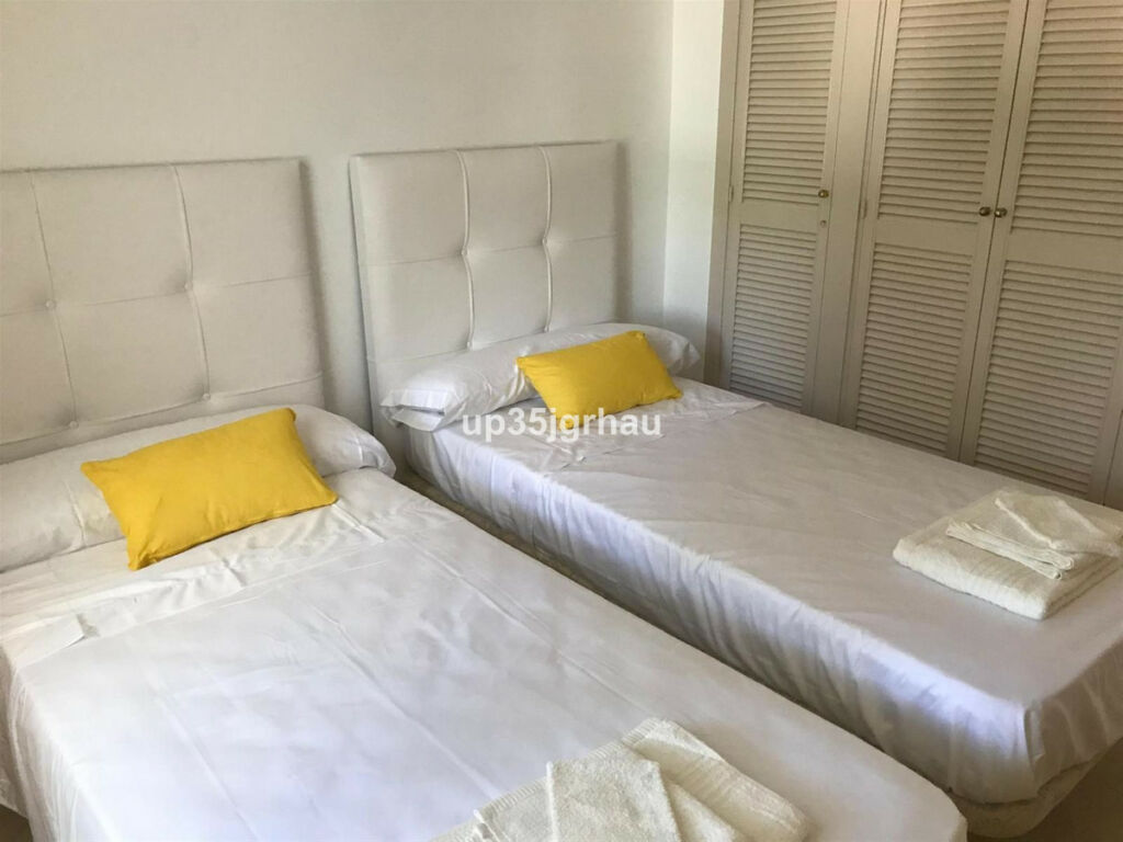 Middle Floor Apartment Estepona Málaga - image 11