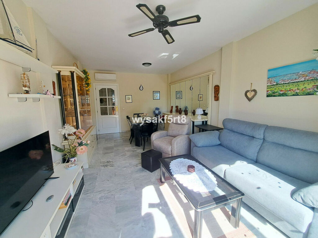 Middle Floor Apartment La Duquesa Málaga - image 6