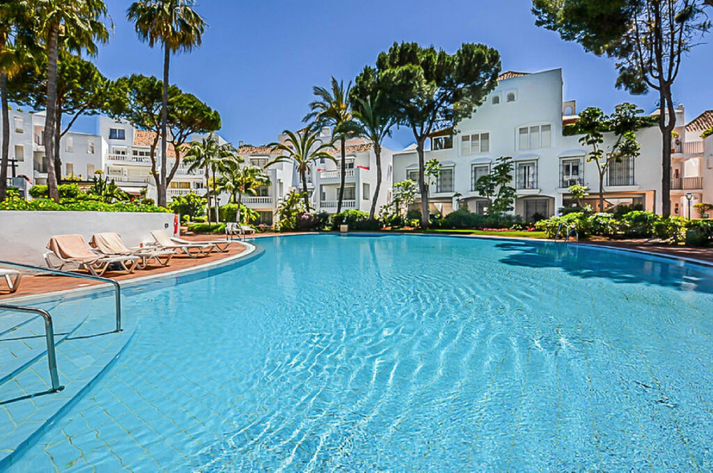 Ground Floor Apartment Elviria Málaga - image 6