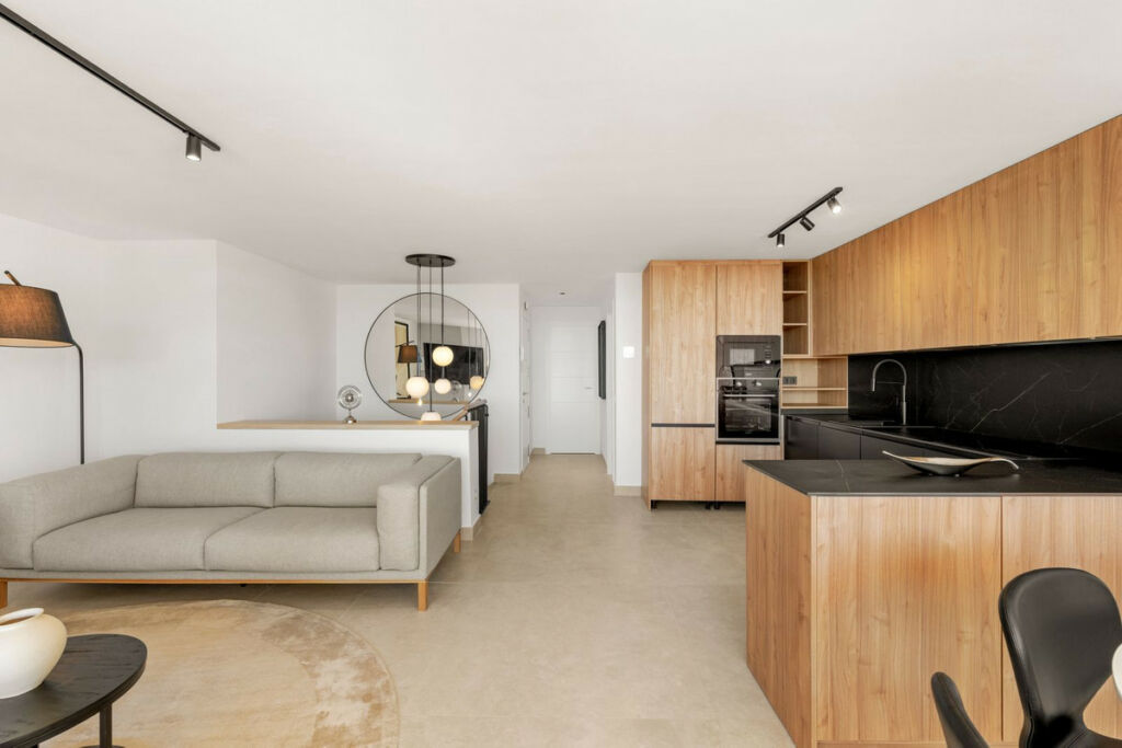 Middle Floor Apartment Nueva Andalucía Málaga - image 6