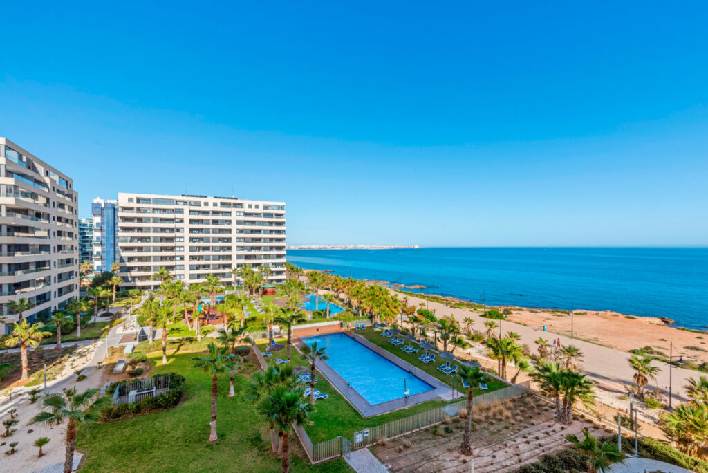 Middle Floor Apartment Punta Prima Alicante - image 6