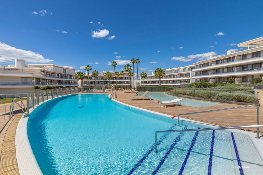 Middle Floor Apartment Estepona Málaga - image 6